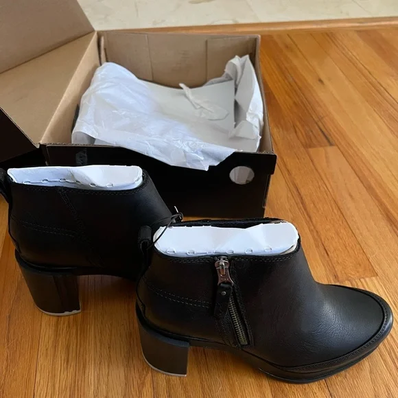 Sorel Black Blake Bootie New in Box - Picture 2 of 10